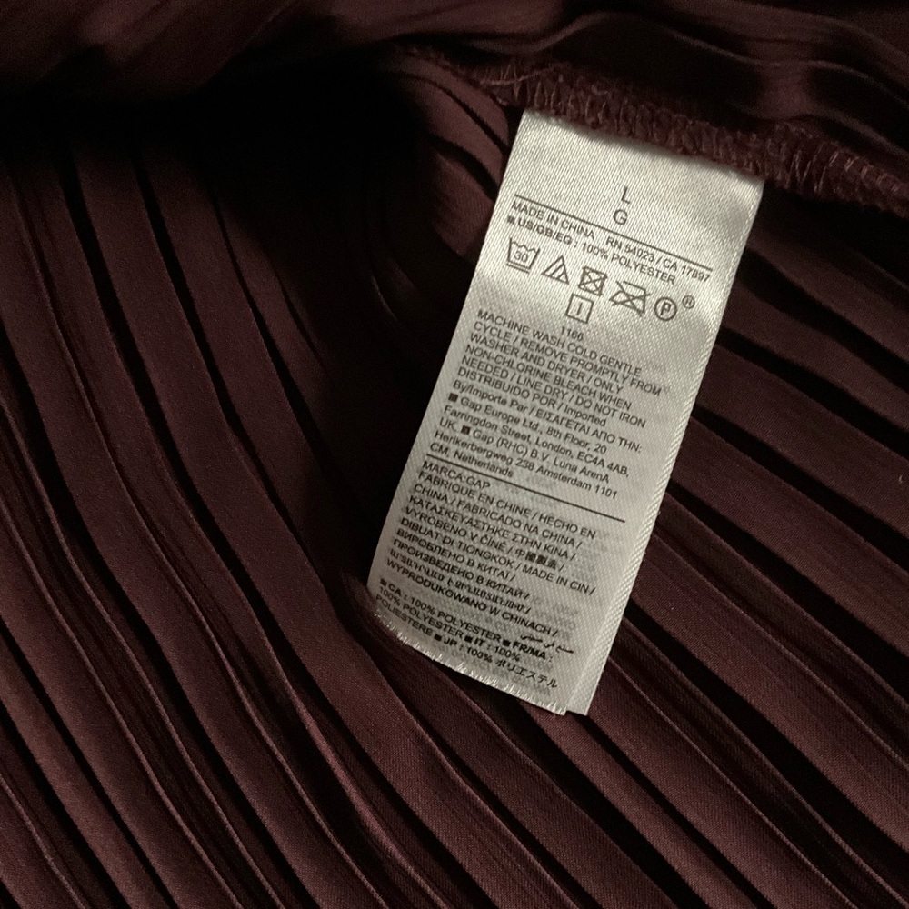 GAP Rich Plum Pleated Sleeveless Blouse - Picture 4 of 4